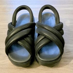 Nike Air Max Isla Sandals